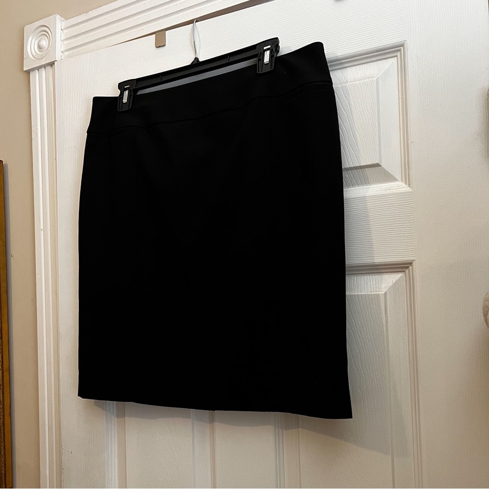 Nordstrom Halogen cute black pencil skirt.  Like new cond.  Size 14 petite.